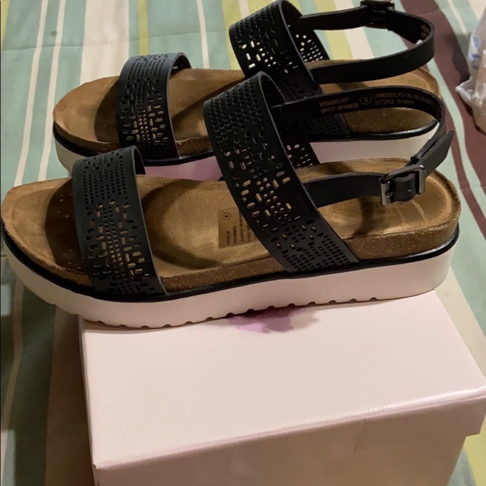 Women’s Platform Style Sandals. EUC!
